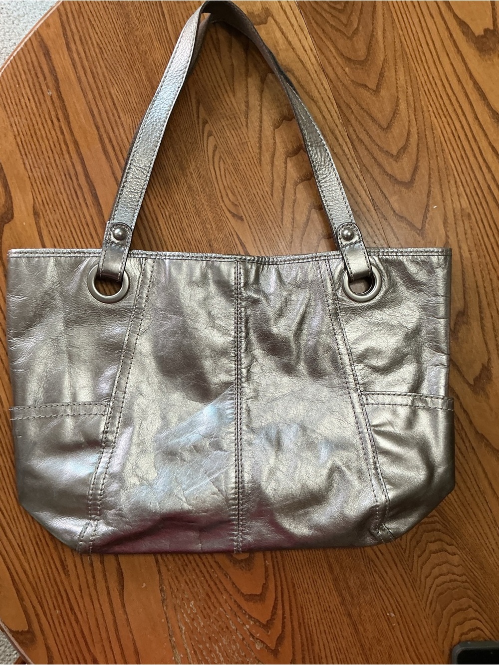 Fossil Metallic Silver Leather Tote Bag - Stylish Everyday Shoulder Bag - Picture 1 of 6